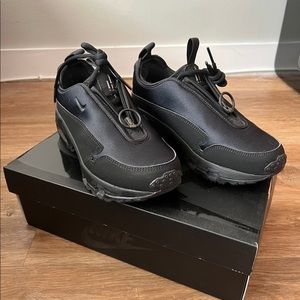 Nike Air Max Sunder SP
Comme des Garcons Homme Plus Black